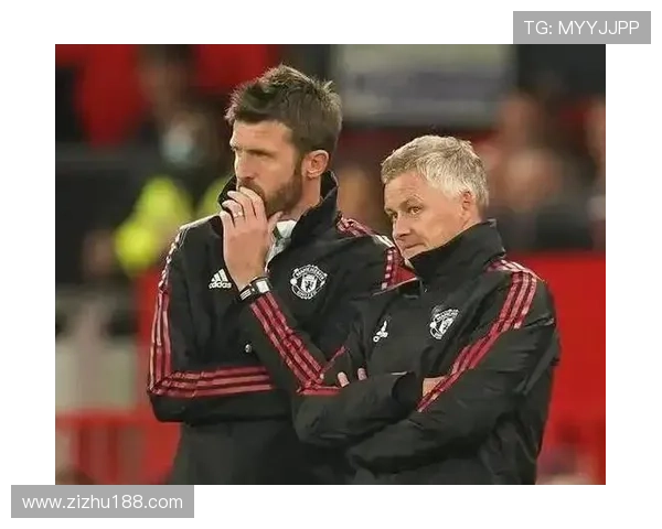 曼联与19岁边后卫卡马森续约至2028年 曼联与19岁边后卫卡马森续约至2028年